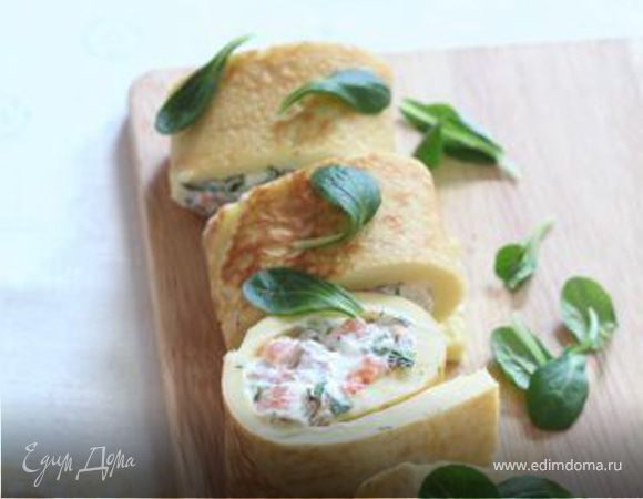 Рулет с лососем, творожным сыром и зеленью Рулет с лососем, творожным сыром и зеленью