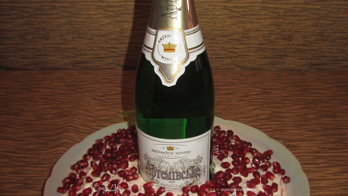 Салат "Гранатовый браслет"