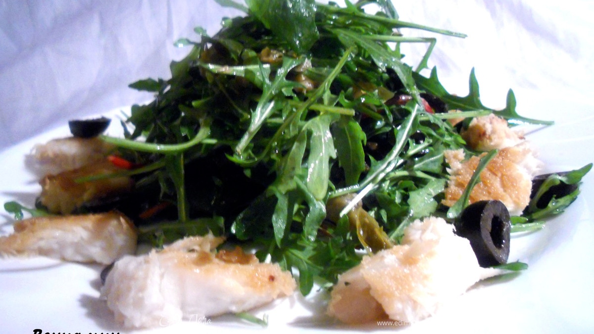 Теплый салат с мясом акулы