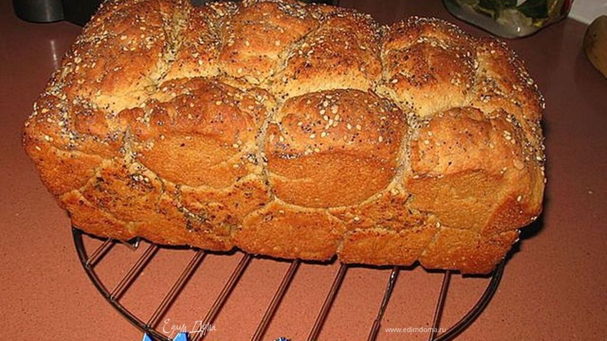 Обезьяний картофельный хлеб с травками и чесноком
