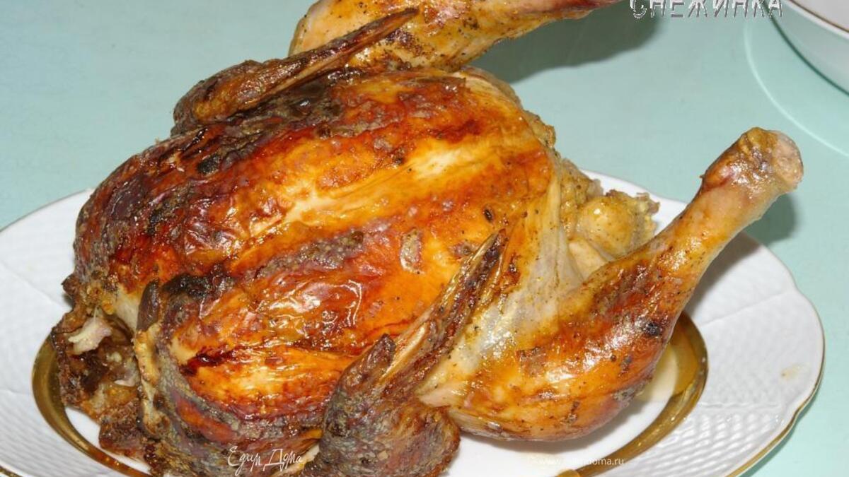 Курица, запеченная на бутылке