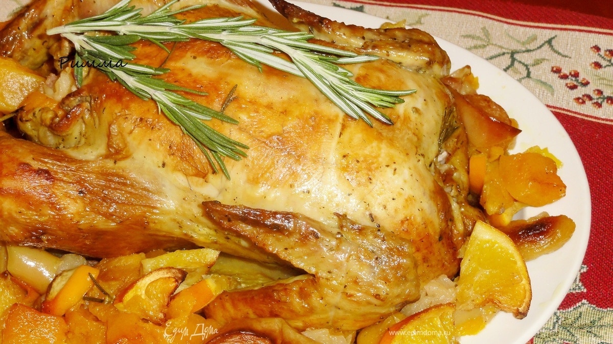 Курица запеченная с тыквой, яблоками и апельсинами.