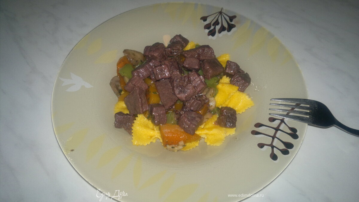 Паста примавера с говядиной в подливе из черной смородины и бальзамичесекого уксуса