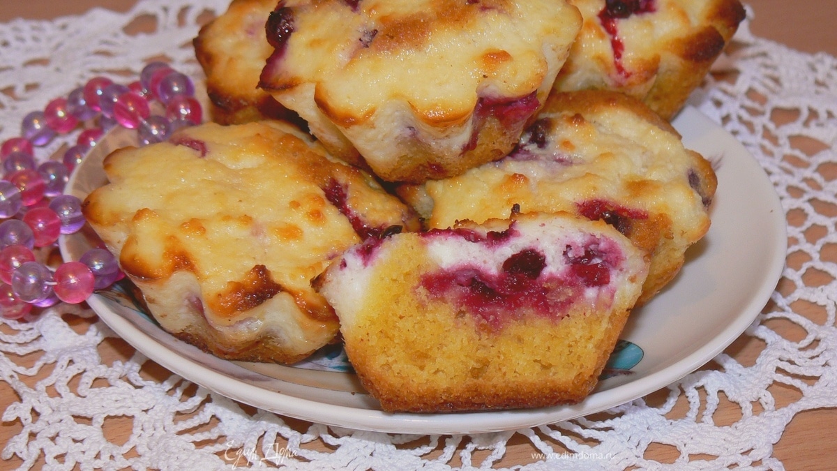 Кукурузное пироженное с творожно-брусничной начинкой