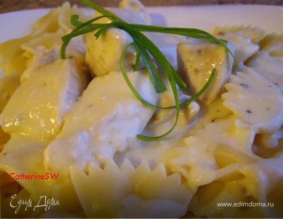 Курица в соусе Морней