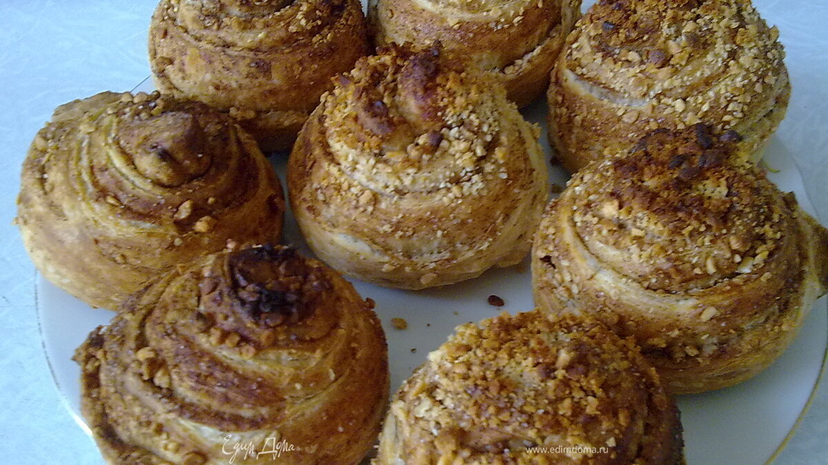 Булочки с арахисом и корицей.