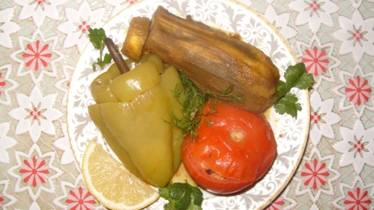 Долма из баклажан, помидоров и перца