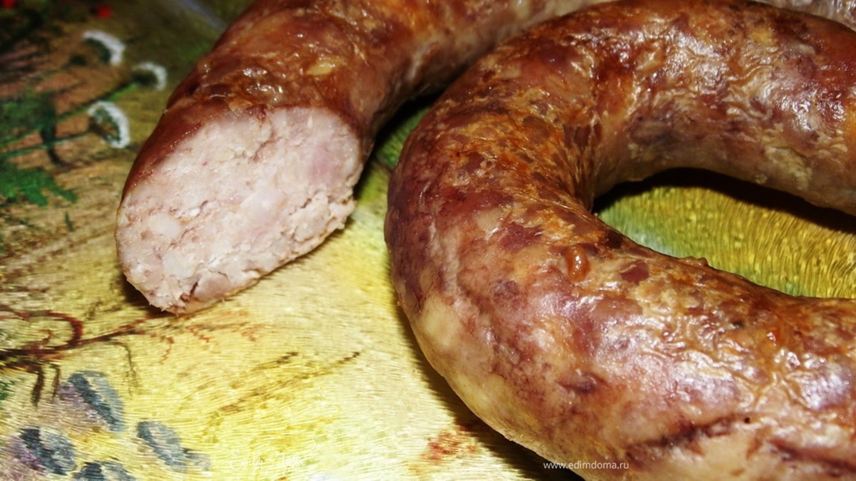 Домашняя колбаса с маринованным мясом