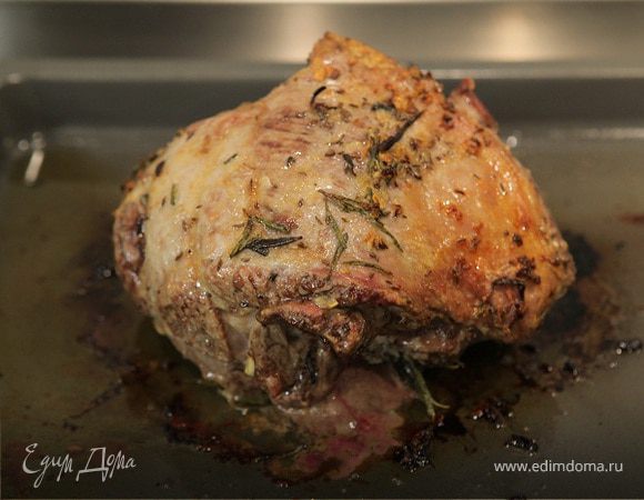 Баранина с чесноком и розмарином