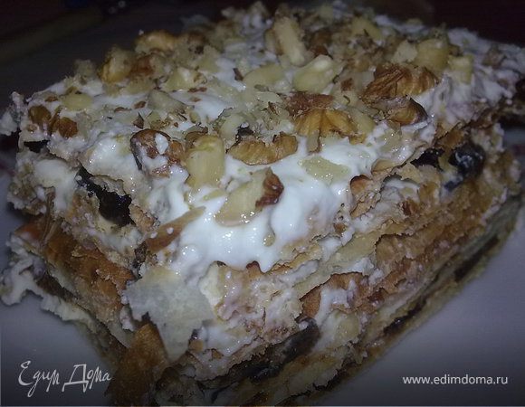 Торт "Наполеон" с черносливом Торт "Наполеон" с черносливом