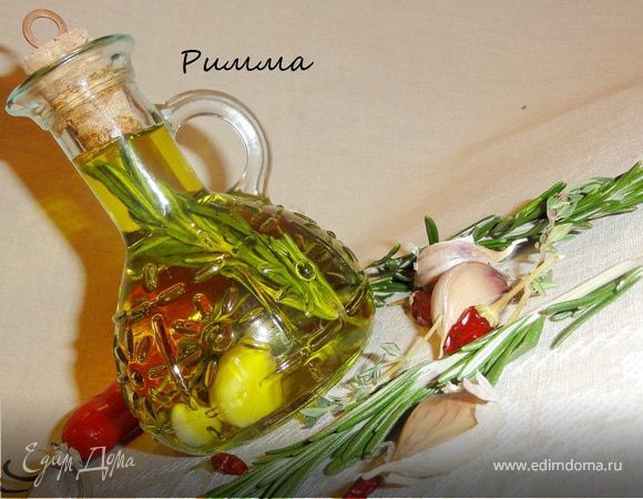 Оливковое масло с травами, перцем чили и чесноком. Оливковое масло с травами, перцем чили и чесноком.