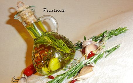 Рецепт Оливковое масло с травами, перцем чили и чесноком.