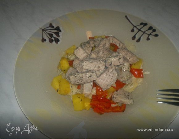 Паста с корнем сельдерея и сладким перцем,  свинина тушеная с шалфеем и уцхо