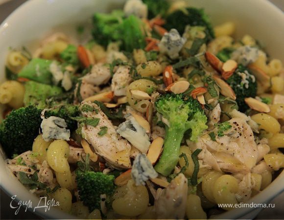 Макароны с курицей и брокколи