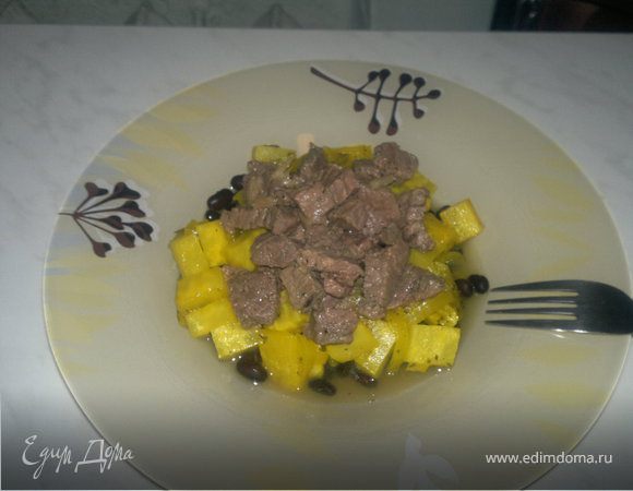 Похлебка из черной фасоли с корнем сельдерея и ананасом, говядина в насыщенном бульоне