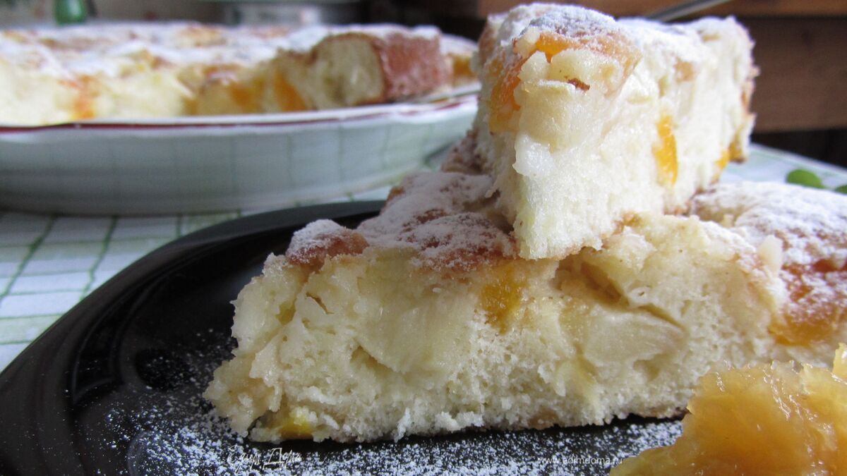 Пирог с яблоками и курагой