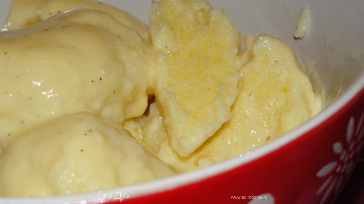 Творожно-манные клецки с ванильным соусом