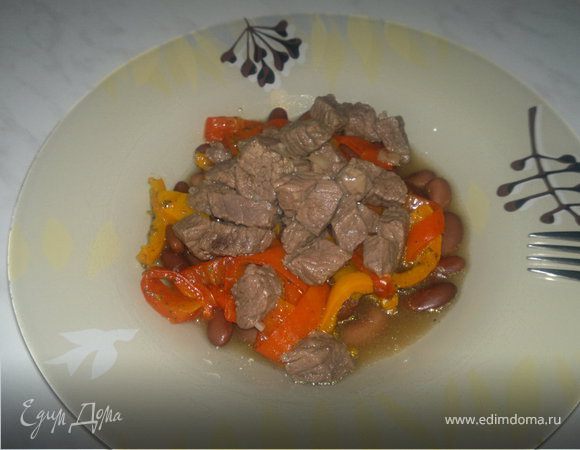 Похлебка из бобов со сладкими перцами и мясным бульоном на бальзамическом уксусе