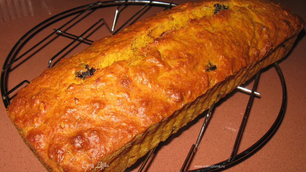 Морковный кекс с орехами и черносливом