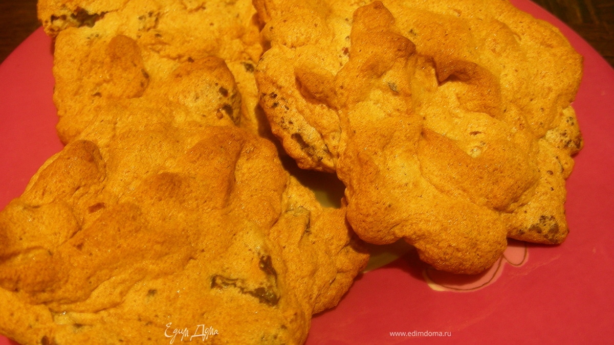 Печенье-безе с шоколадом и орехами