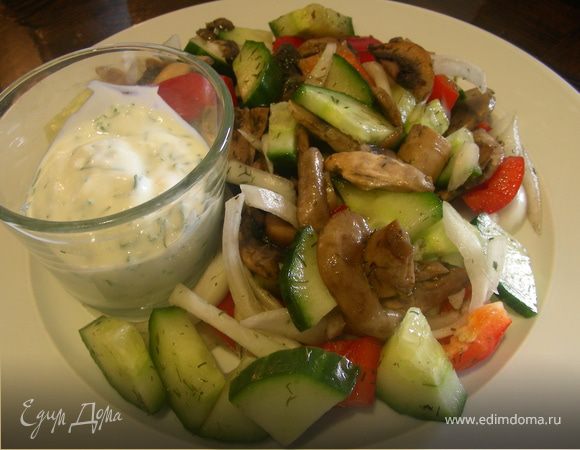 Салат с шампиньонами и огурцами Салат с шампиньонами и огурцами