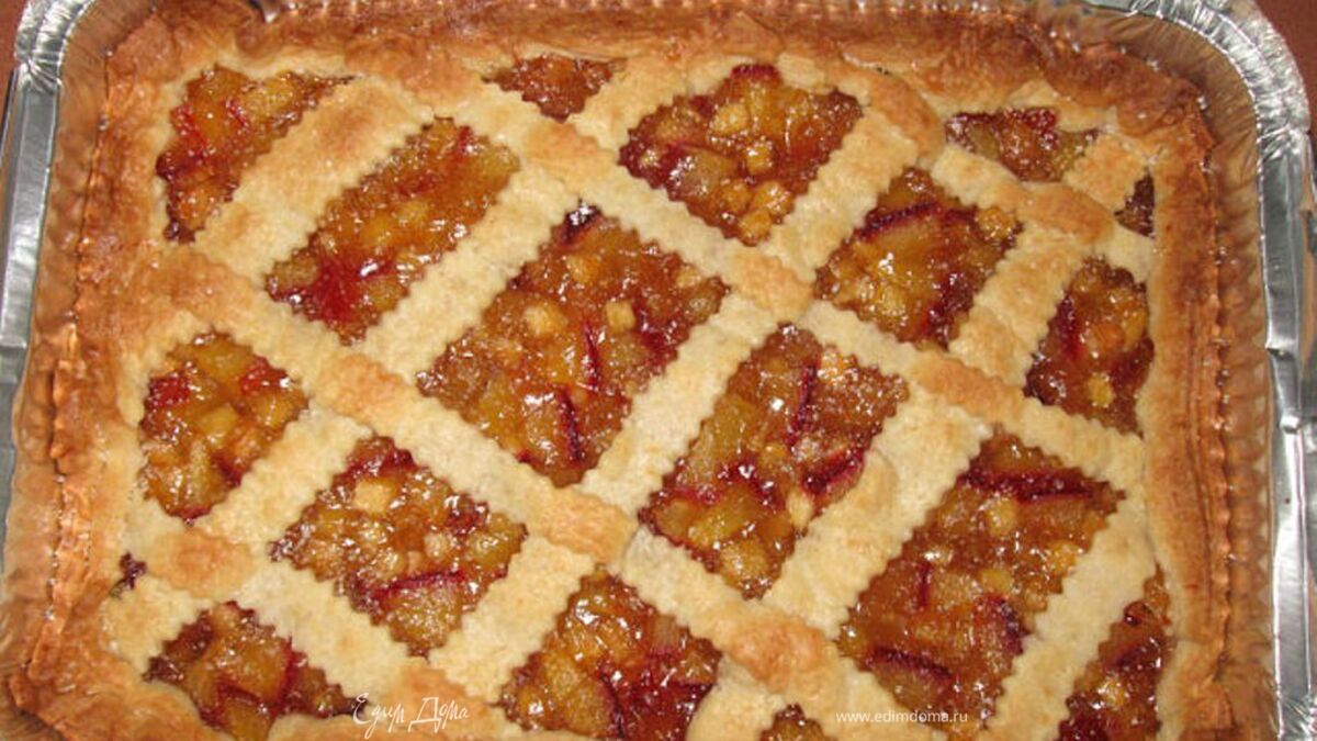 пирог с яблоками и сливами