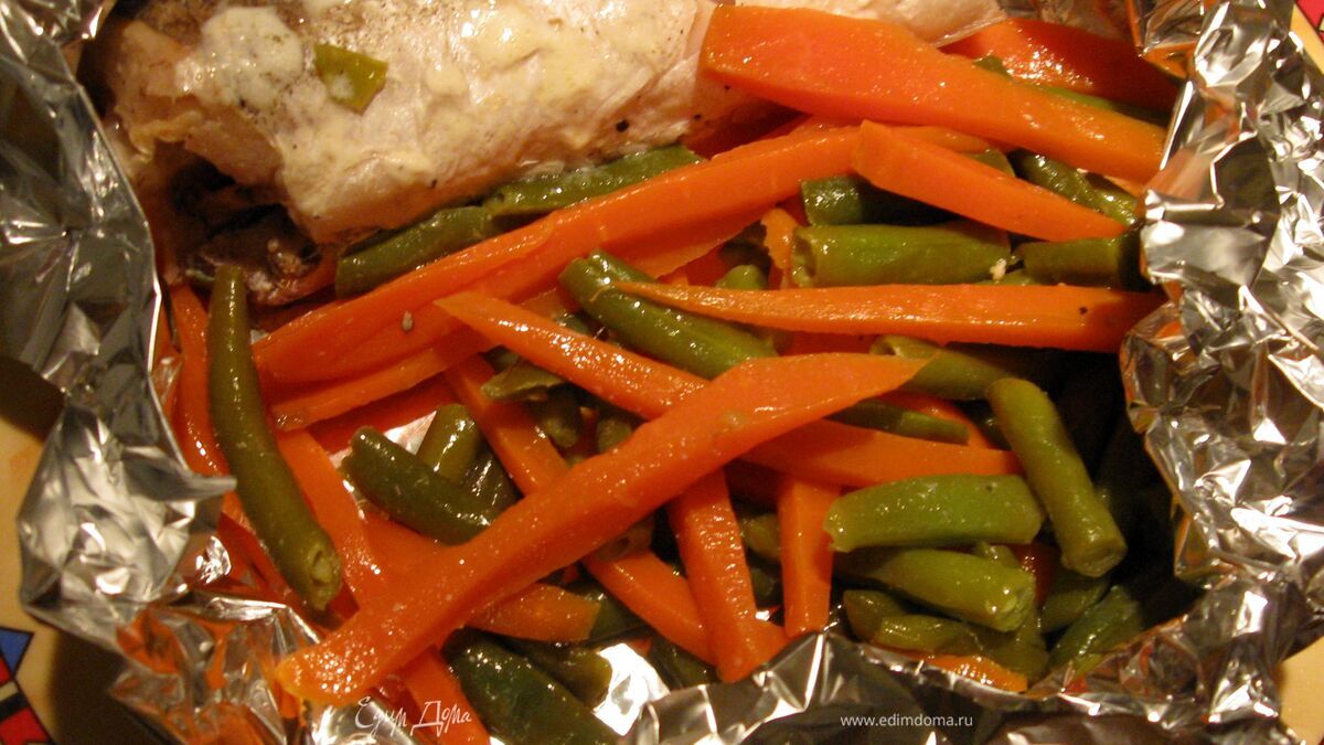 Хек на овощах под нежным сливочным соусом