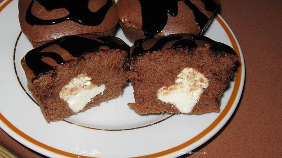 Шоколадные кексики с творожной начинкой