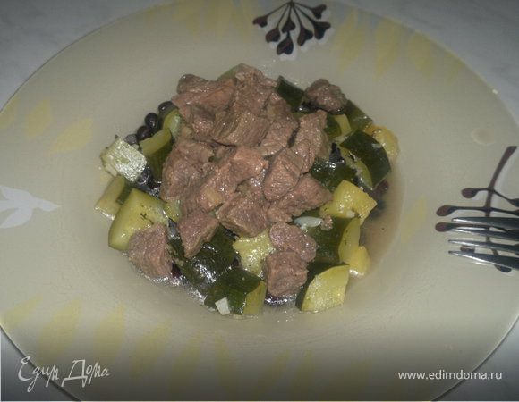 Похлебка с черными бобами и мясом черного бычка + цукини с ананасом и чесноком