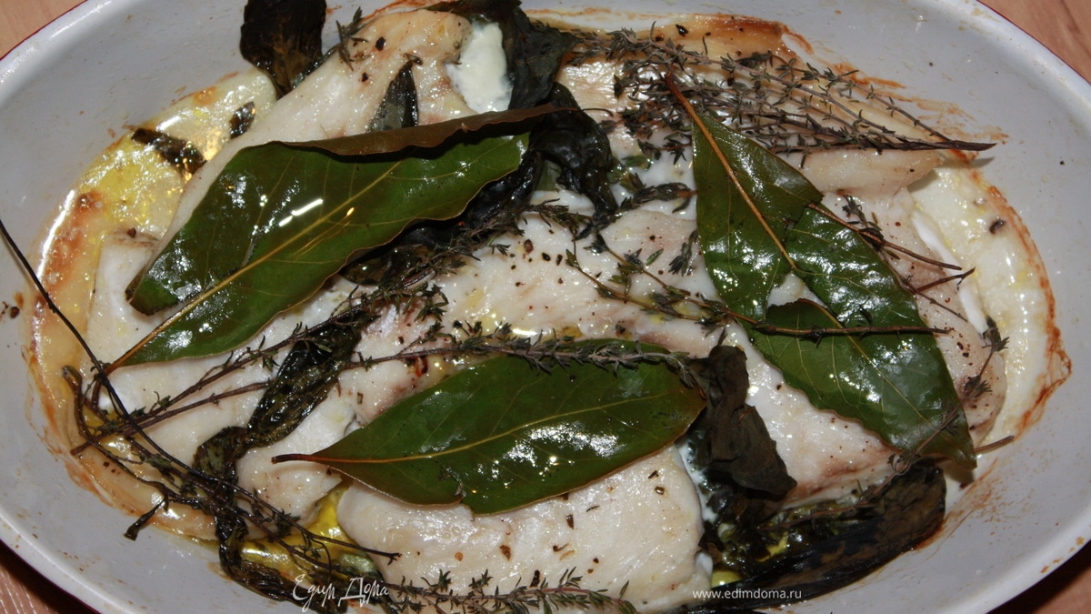 Нильский окунь запеченый.