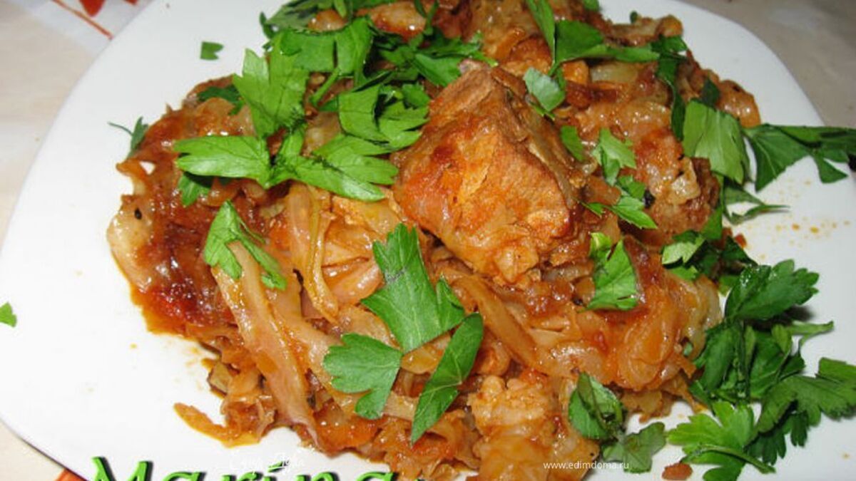 Тушенная капуста с мясом