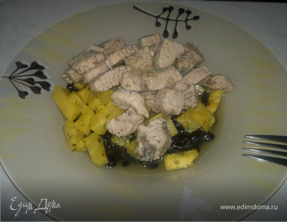 Бобовая похлебка с индейкой, ананасом и сельдереем