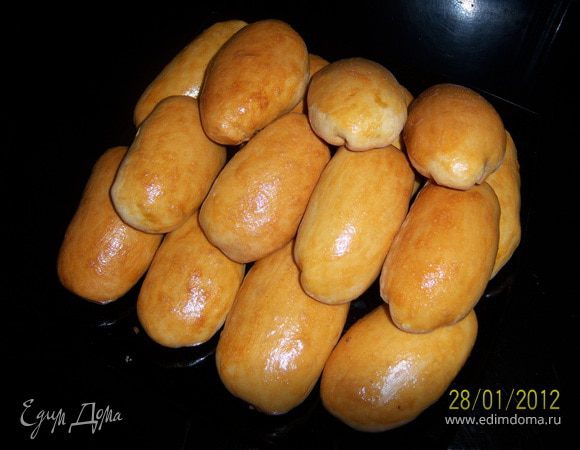 Пирожки с мясом и пирожки с квашеной капустой Пирожки с мясом и пирожки с квашеной капустой