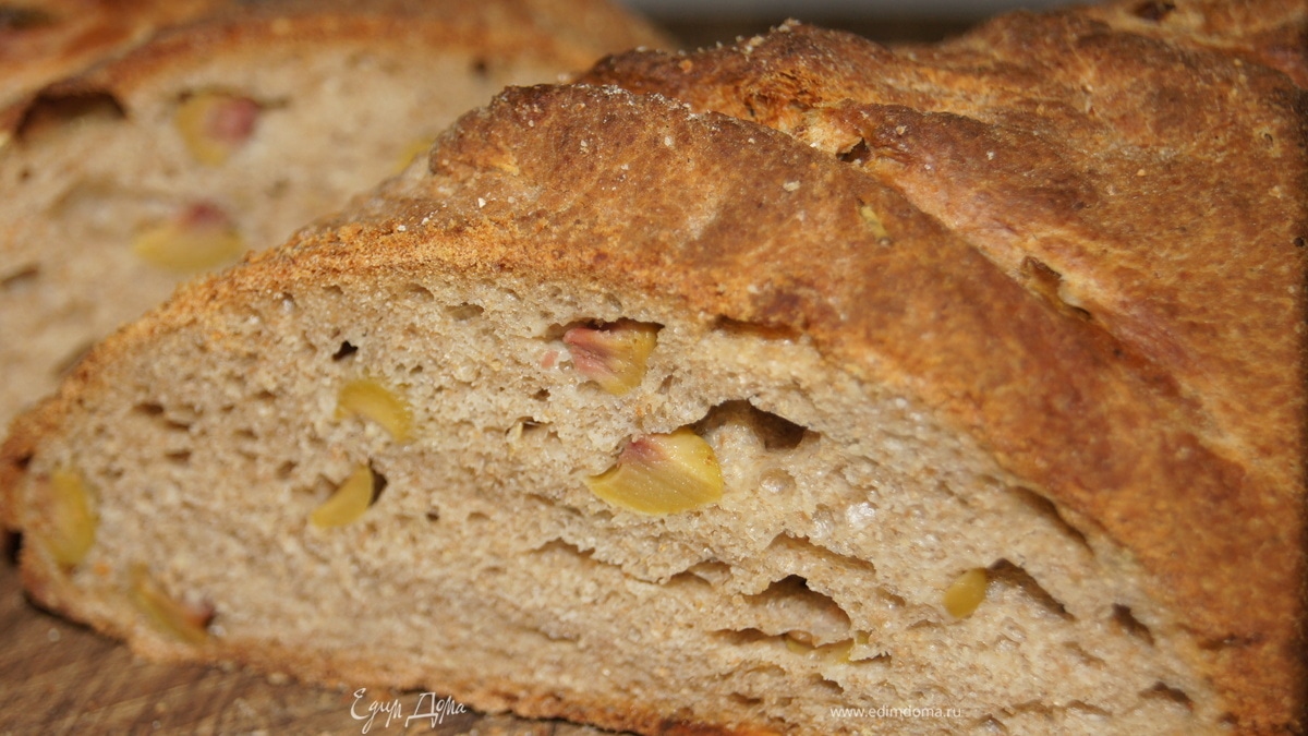 Багет с оливками и розмарином