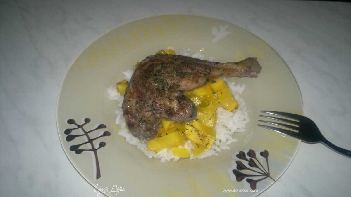 Утиные ножки в горшочке,  белый рис с сельдереем и луком