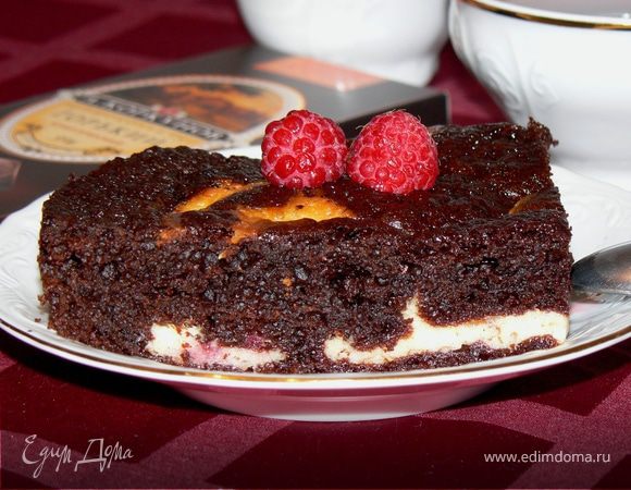 Брауни с творожно-сливочным сыром и малиной Брауни с творожно-сливочным сыром и малиной