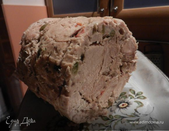 Ветчина из индейки с каперсами и оливками