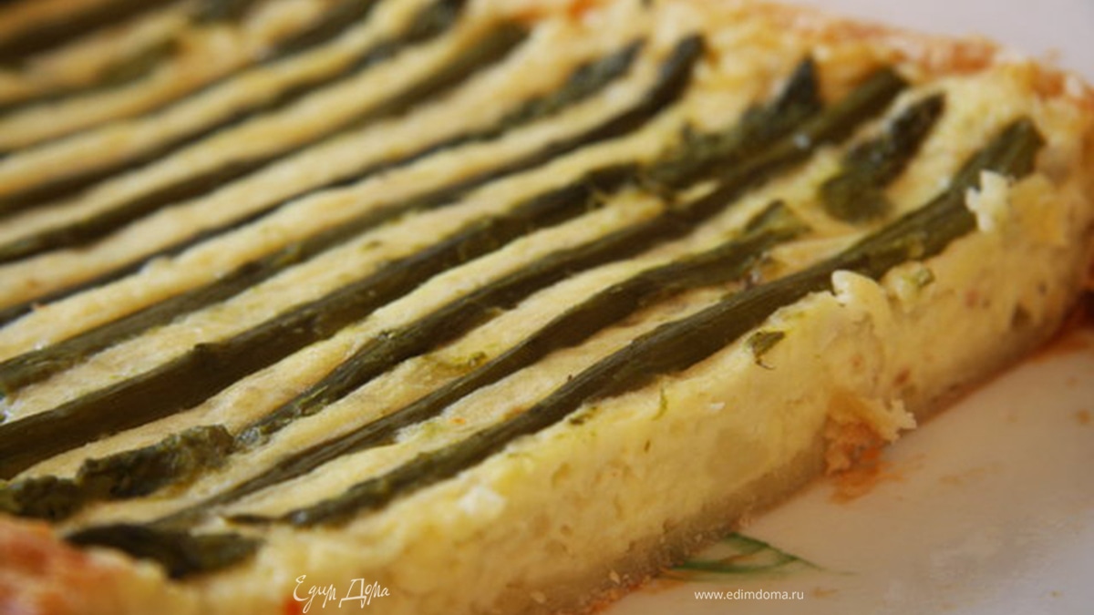 Хрустящий пирог со спаржей и картофелем по рецепту Джейми Оливера