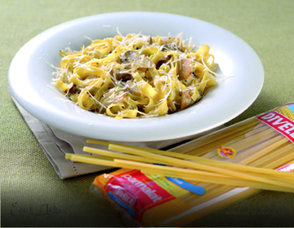 Феттучине с белыми грибами и пореем