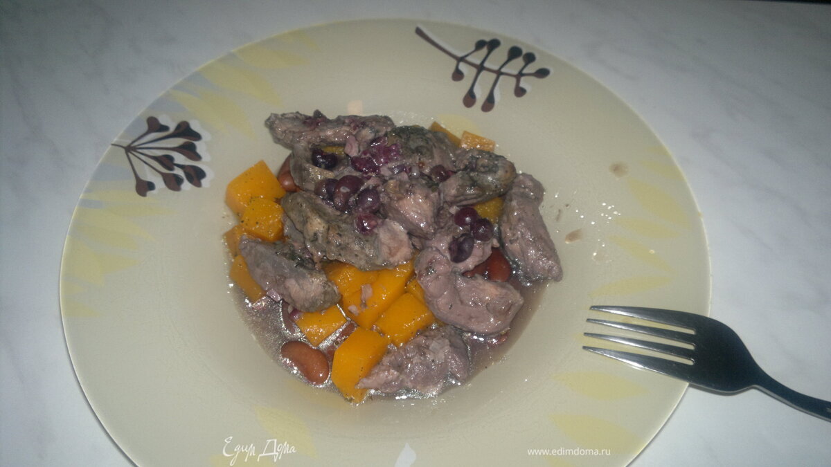 Утиная грудка в горшке, рагу из фасоли и сладкой тыквы