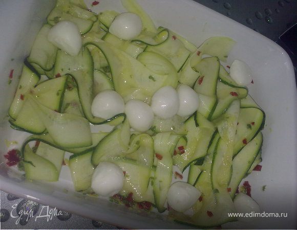 Салат с "лентами" из цукини Салат с "лентами" из цукини