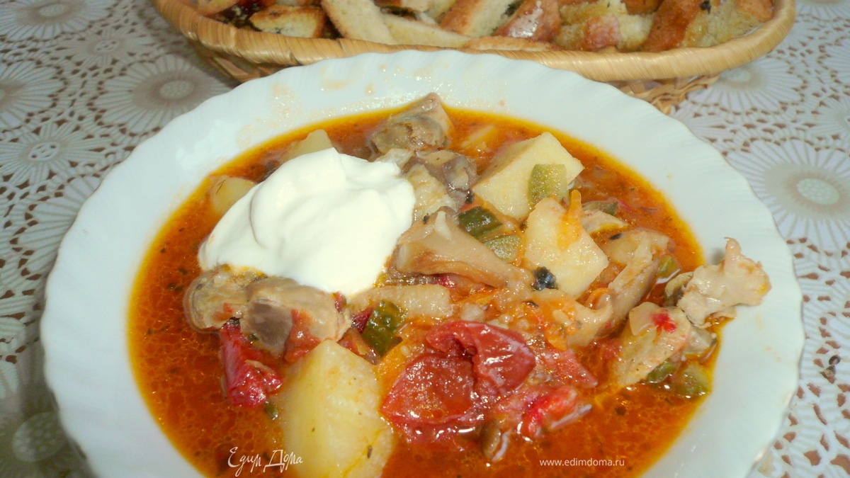 Азу из куриных желудков и вешенок