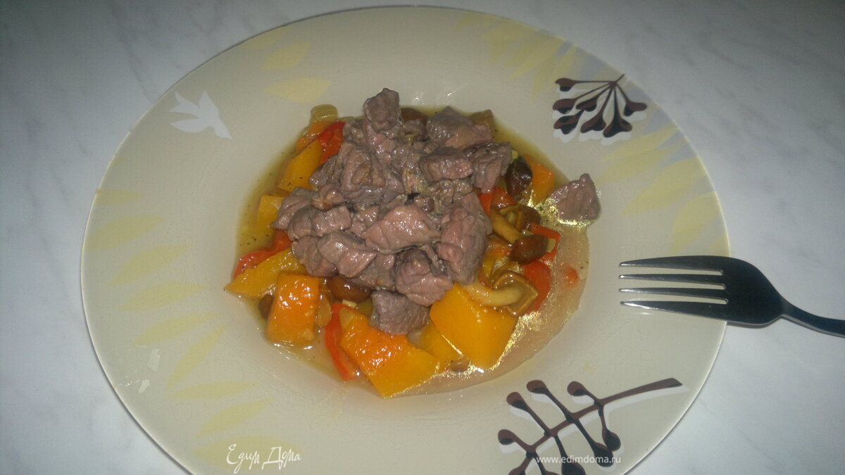 Овощное рагу с опятами и говядина в ягодах черной смородины