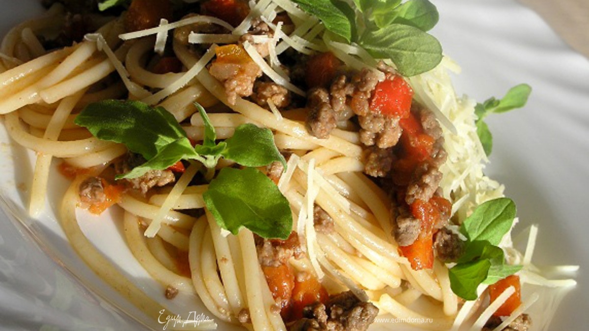 Паста торкио с рагу из ягненка и сладким перцем