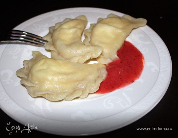 Варенники с творогом и клубникой