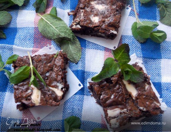 Мятный и чрезвычайно шоколадный брауни:) Мятный и чрезвычайно шоколадный брауни:)