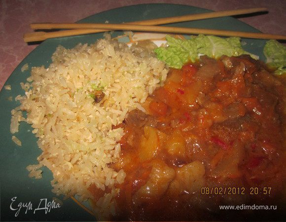 Свинина в кисло-сладком соусе с жареным рисом на гарнир - Ужин родом из Китая Свинина в кисло-сладком соусе с жареным рисом на гарнир - Ужин родом из Китая