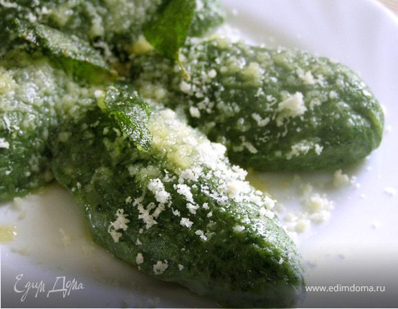 Странгола прети по-трентински со шпинатом Странгола прети по-трентински со шпинатом