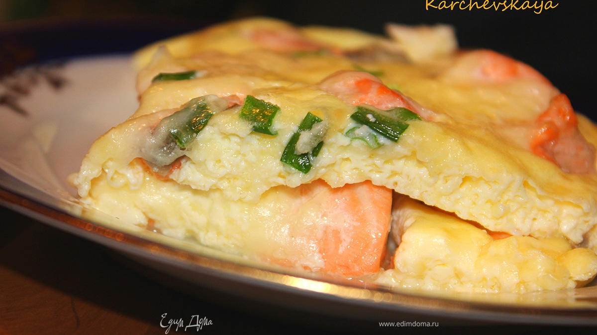 Фриттата с семгой, моцареллой и зеленым луком