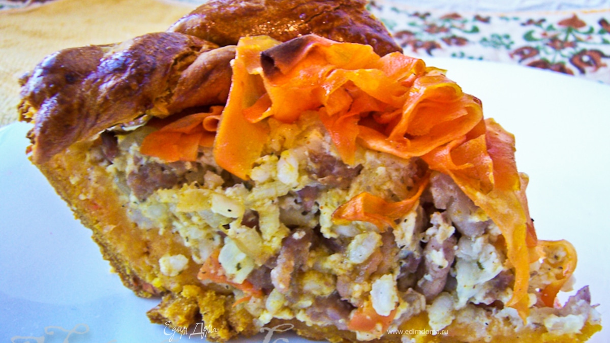 Пирог с морковью и мясом